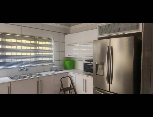 3 BEDROOM HOUSE FOR SALE IN PROTEA NORTH